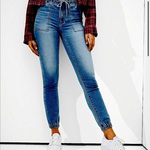 American Eagle Next Level Super Stretch Jegging Jogger!